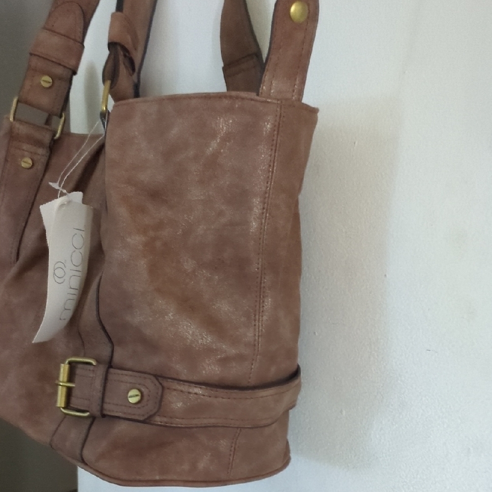 Minicci Tan Shoulder Bag with Gold Accents Very Spacious Asking ONLY $25 - Picture 8 of 13